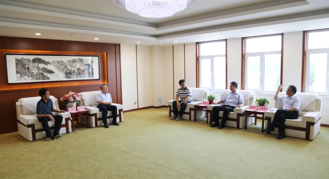 田俊勇副市长一行光临河北工业大学调查互换(图1) 田俊勇副市长一行光临河北工业大学调查互换(图1)